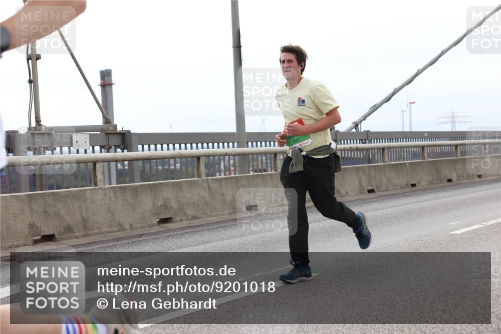 03.10.2025 - Köhlbrandbrückenlauf Lena Gebhardt http://msf.ph/oto/9201018 03.10.2025 15:42:55 Position 2 7263 meine-sportfotos.de
