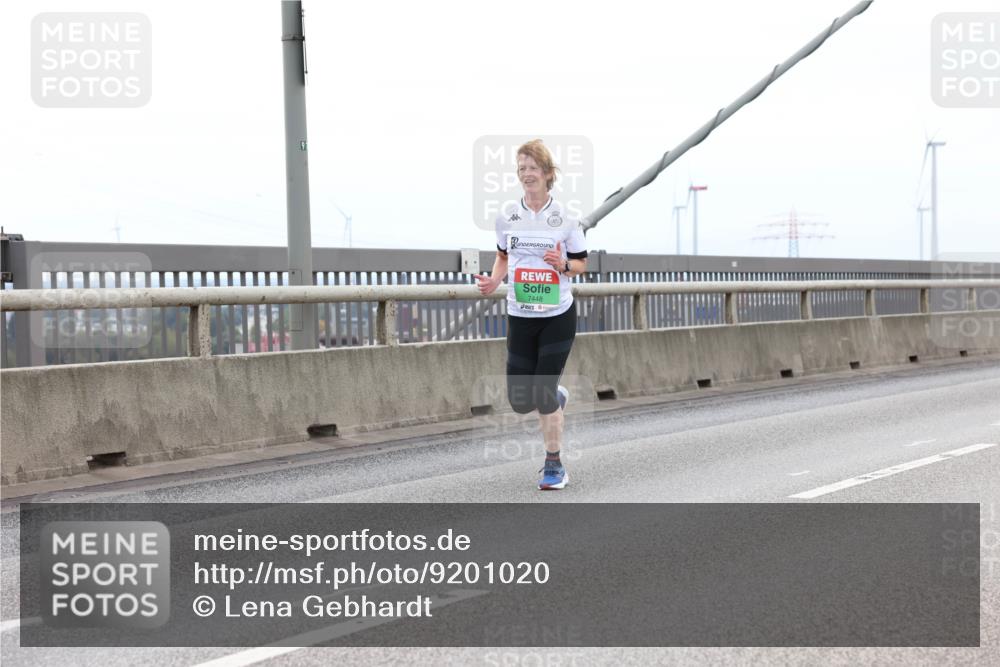 03.10.2025 - Köhlbrandbrückenlauf Lena Gebhardt http://msf.ph/oto/9201020 03.10.2025 15:43:00 Position 2 91, 7448 meine-sportfotos.de
