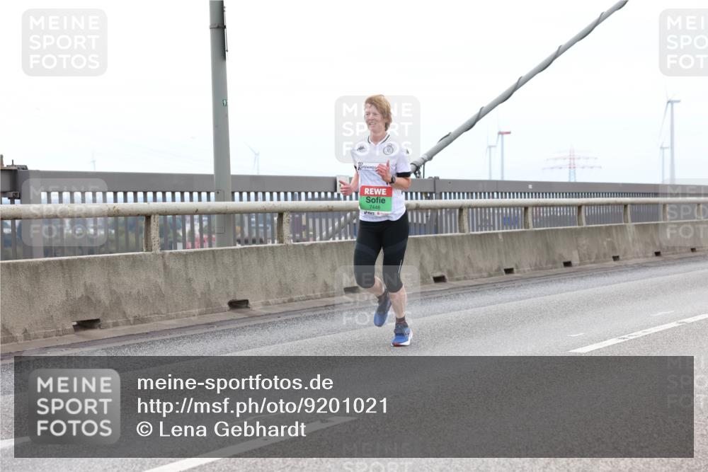 03.10.2025 - Köhlbrandbrückenlauf Lena Gebhardt http://msf.ph/oto/9201021 03.10.2025 15:43:01 Position 2 91, 7448 meine-sportfotos.de