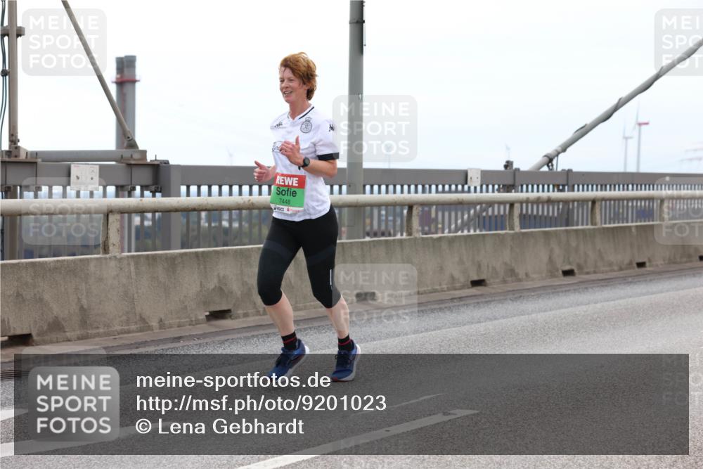 03.10.2025 - Köhlbrandbrückenlauf Lena Gebhardt http://msf.ph/oto/9201023 03.10.2025 15:43:01 Position 2 7448 meine-sportfotos.de