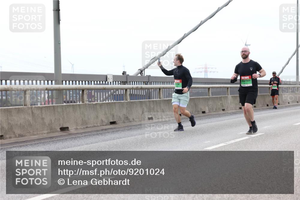 03.10.2025 - Köhlbrandbrückenlauf Lena Gebhardt http://msf.ph/oto/9201024 03.10.2025 15:43:03 Position 2 91, 9114 meine-sportfotos.de