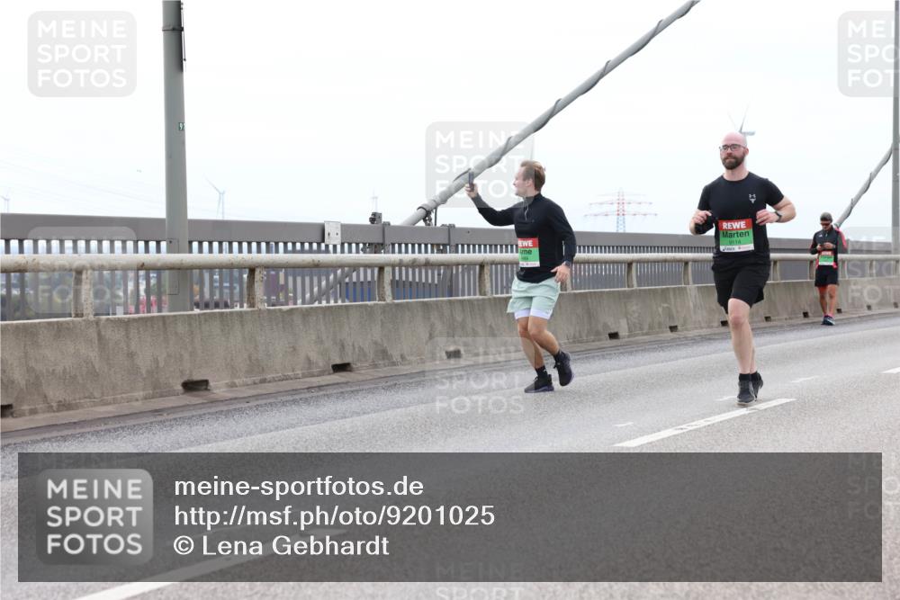 03.10.2025 - Köhlbrandbrückenlauf Lena Gebhardt http://msf.ph/oto/9201025 03.10.2025 15:43:03 Position 2 91, 9114 meine-sportfotos.de