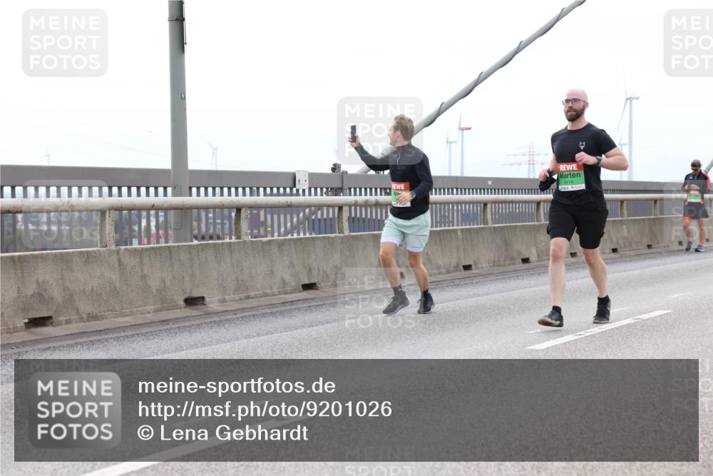 03.10.2025 - Köhlbrandbrückenlauf Lena Gebhardt http://msf.ph/oto/9201026 03.10.2025 15:43:04 Position 2 9114 meine-sportfotos.de
