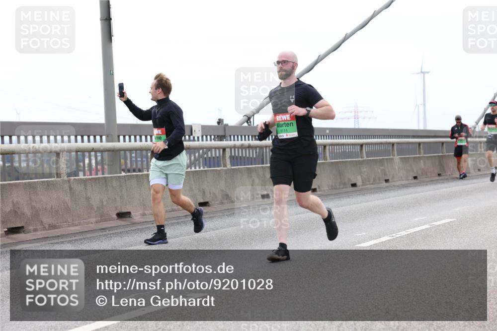 03.10.2025 - Köhlbrandbrückenlauf Lena Gebhardt http://msf.ph/oto/9201028 03.10.2025 15:43:04 Position 2 9114 meine-sportfotos.de