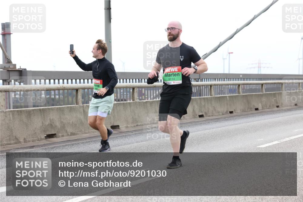 03.10.2025 - Köhlbrandbrückenlauf Lena Gebhardt http://msf.ph/oto/9201030 03.10.2025 15:43:05 Position 2 9114 meine-sportfotos.de