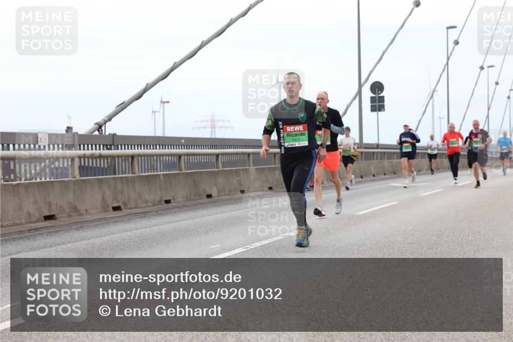 03.10.2025 - Köhlbrandbrückenlauf Lena Gebhardt http://msf.ph/oto/9201032 03.10.2025 15:43:06 Position 2 7611 meine-sportfotos.de