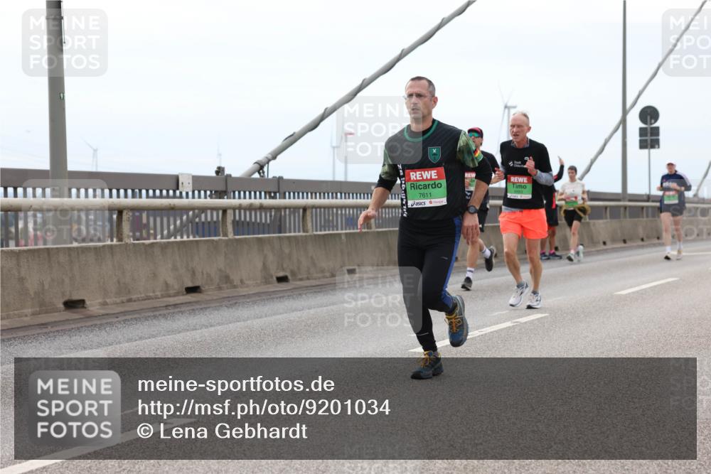 03.10.2025 - Köhlbrandbrückenlauf Lena Gebhardt http://msf.ph/oto/9201034 03.10.2025 15:43:06 Position 2 7611 meine-sportfotos.de