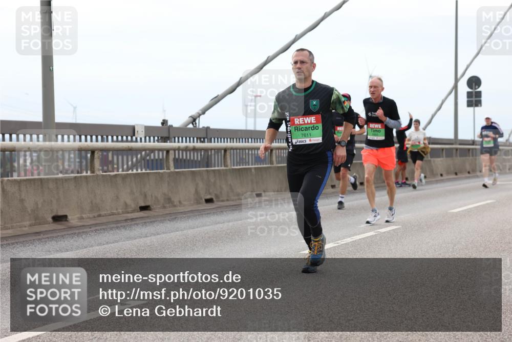 03.10.2025 - Köhlbrandbrückenlauf Lena Gebhardt http://msf.ph/oto/9201035 03.10.2025 15:43:06 Position 2 91, 7611 meine-sportfotos.de
