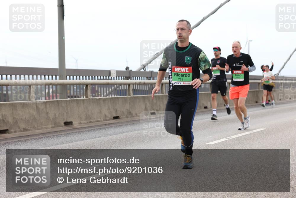 03.10.2025 - Köhlbrandbrückenlauf Lena Gebhardt http://msf.ph/oto/9201036 03.10.2025 15:43:07 Position 2 92, 7611 meine-sportfotos.de