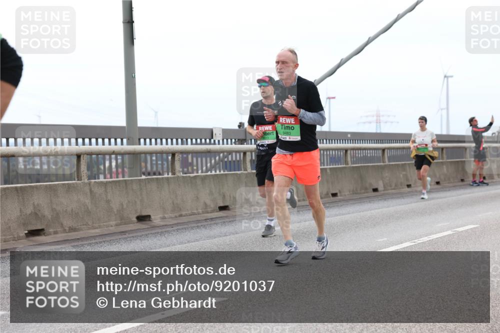 03.10.2025 - Köhlbrandbrückenlauf Lena Gebhardt http://msf.ph/oto/9201037 03.10.2025 15:43:08 Position 2 9483 meine-sportfotos.de