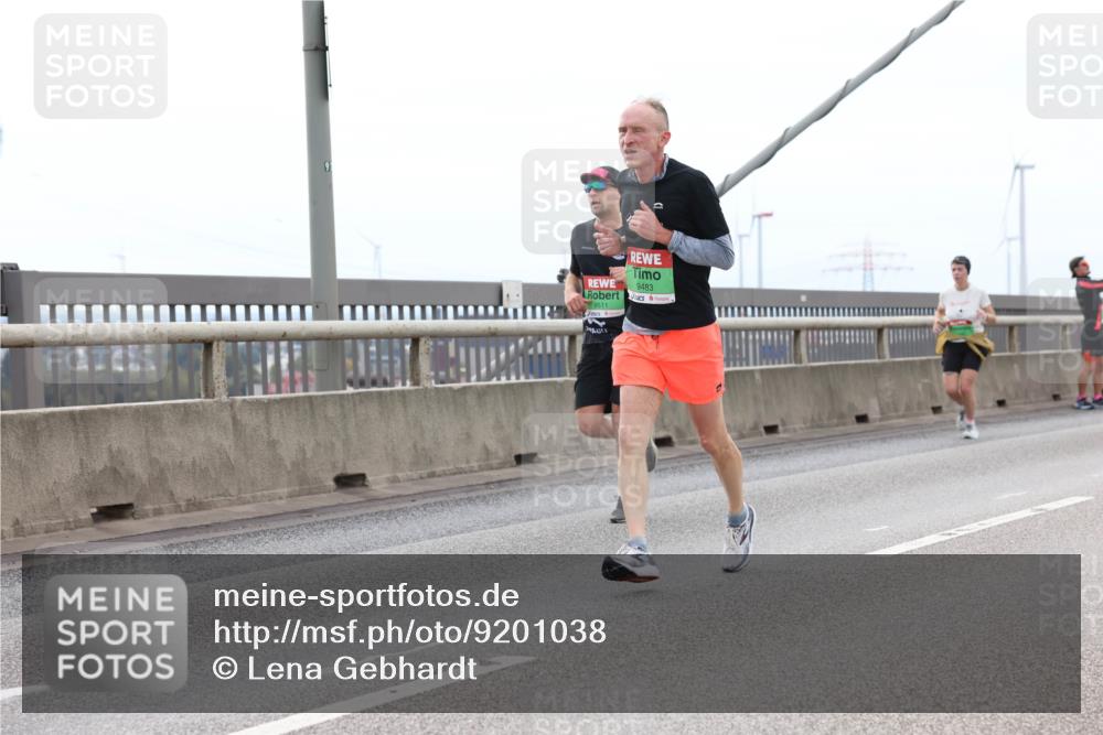 03.10.2025 - Köhlbrandbrückenlauf Lena Gebhardt http://msf.ph/oto/9201038 03.10.2025 15:43:08 Position 2 9511, 9483 meine-sportfotos.de