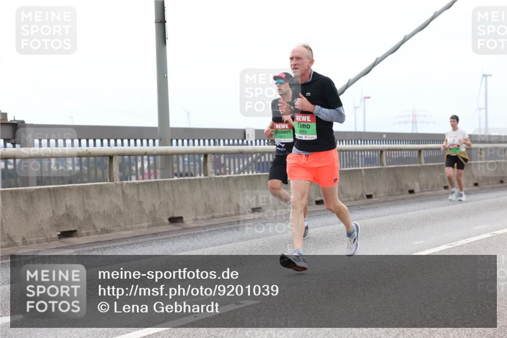 03.10.2025 - Köhlbrandbrückenlauf Lena Gebhardt http://msf.ph/oto/9201039 03.10.2025 15:43:08 Position 2 9483, 9511 meine-sportfotos.de