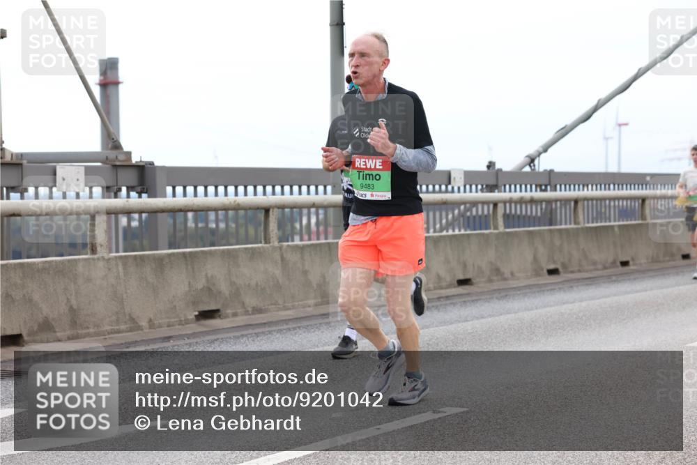 03.10.2025 - Köhlbrandbrückenlauf Lena Gebhardt http://msf.ph/oto/9201042 03.10.2025 15:43:09 Position 2 9483 meine-sportfotos.de