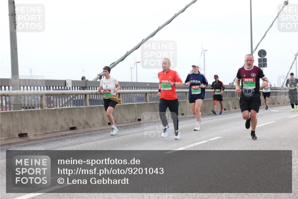 03.10.2025 - Köhlbrandbrückenlauf Lena Gebhardt http://msf.ph/oto/9201043 03.10.2025 15:43:10 Position 2 91, 7798 meine-sportfotos.de
