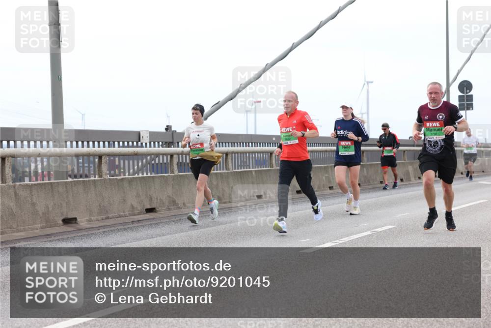 03.10.2025 - Köhlbrandbrückenlauf Lena Gebhardt http://msf.ph/oto/9201045 03.10.2025 15:43:10 Position 2 91, 7798 meine-sportfotos.de