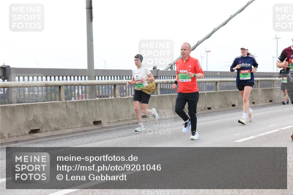03.10.2025 - Köhlbrandbrückenlauf Lena Gebhardt http://msf.ph/oto/9201046 03.10.2025 15:43:10 Position 2 91, 9672 meine-sportfotos.de