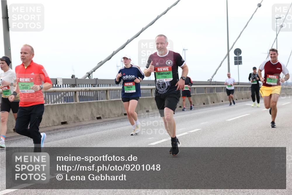 03.10.2025 - Köhlbrandbrückenlauf Lena Gebhardt http://msf.ph/oto/9201048 03.10.2025 15:43:11 Position 2 7296, 9672, 7547, 7798 meine-sportfotos.de
