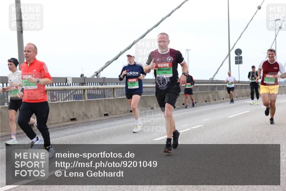 03.10.2025 - Köhlbrandbrückenlauf Lena Gebhardt http://msf.ph/oto/9201049 03.10.2025 15:43:11 Position 2 9672, 7798, 7546, 7296 meine-sportfotos.de