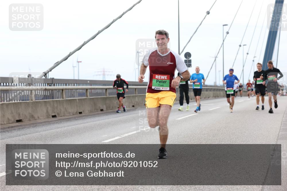 03.10.2025 - Köhlbrandbrückenlauf Lena Gebhardt http://msf.ph/oto/9201052 03.10.2025 15:43:12 Position 2 7546 meine-sportfotos.de