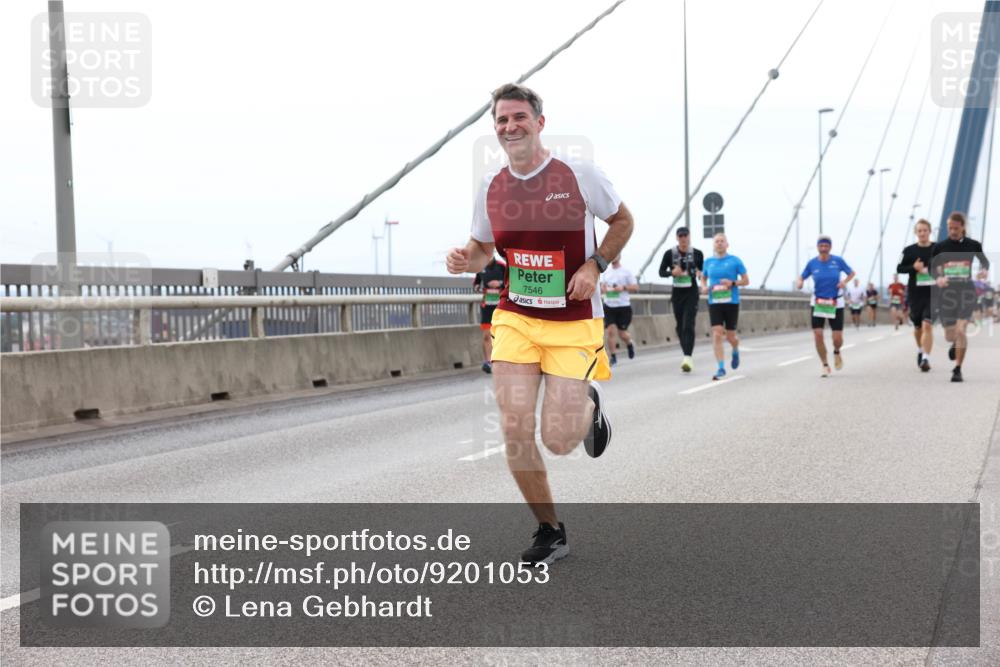 03.10.2025 - Köhlbrandbrückenlauf Lena Gebhardt http://msf.ph/oto/9201053 03.10.2025 15:43:13 Position 2 7546 meine-sportfotos.de