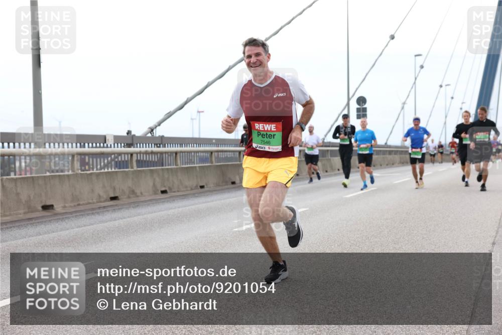 03.10.2025 - Köhlbrandbrückenlauf Lena Gebhardt http://msf.ph/oto/9201054 03.10.2025 15:43:13 Position 2 7546 meine-sportfotos.de