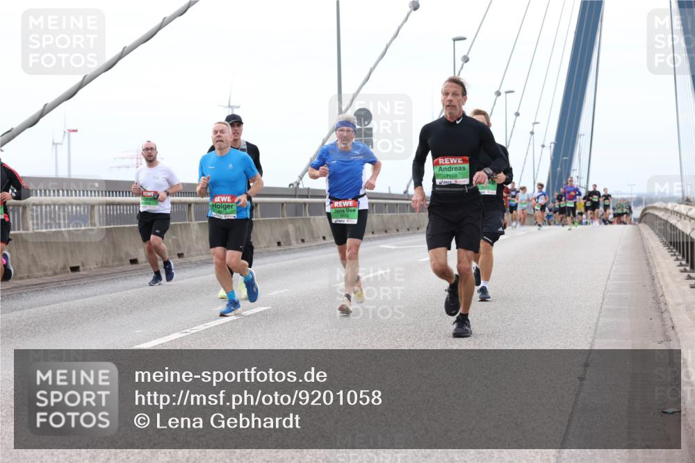 03.10.2025 - Köhlbrandbrückenlauf Lena Gebhardt http://msf.ph/oto/9201058 03.10.2025 15:43:15 Position 2 7168, 8925 meine-sportfotos.de