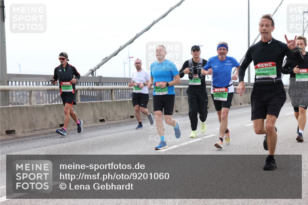 03.10.2025 - Köhlbrandbrückenlauf Lena Gebhardt http://msf.ph/oto/9201060 03.10.2025 15:43:16 Position 2 91, 8813, 7168, 8925, 9596 meine-sportfotos.de