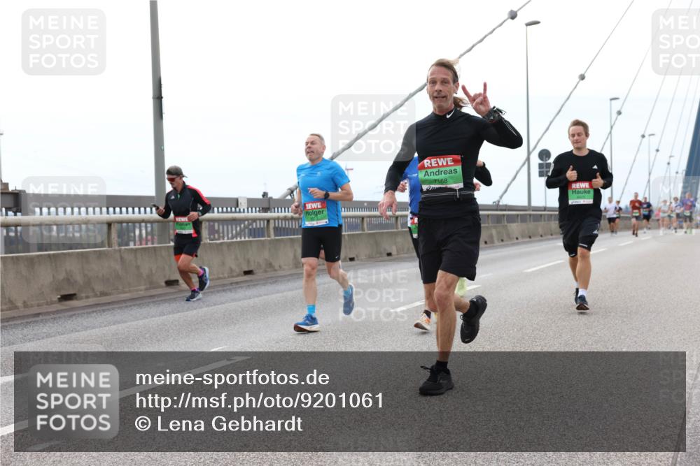 03.10.2025 - Köhlbrandbrückenlauf Lena Gebhardt http://msf.ph/oto/9201061 03.10.2025 15:43:16 Position 2 7168 meine-sportfotos.de