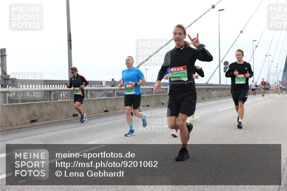 03.10.2025 - Köhlbrandbrückenlauf Lena Gebhardt http://msf.ph/oto/9201062 03.10.2025 15:43:16 Position 2 7168 meine-sportfotos.de