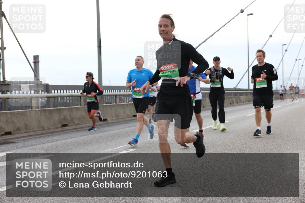 03.10.2025 - Köhlbrandbrückenlauf Lena Gebhardt http://msf.ph/oto/9201063 03.10.2025 15:43:16 Position 2 68 meine-sportfotos.de