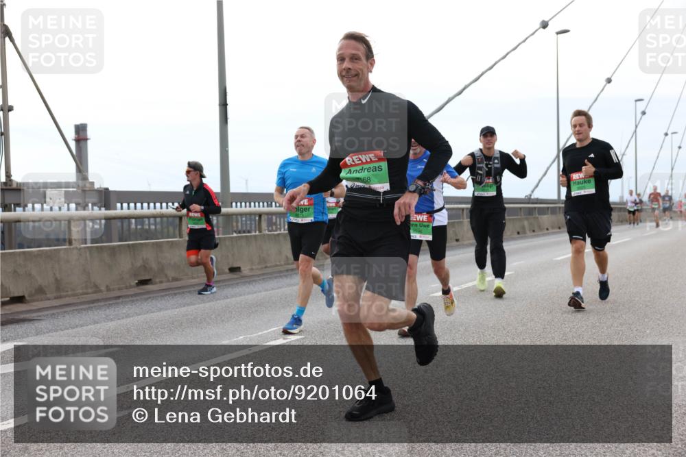 03.10.2025 - Köhlbrandbrückenlauf Lena Gebhardt http://msf.ph/oto/9201064 03.10.2025 15:43:17 Position 2 8813, 168, 9596 meine-sportfotos.de