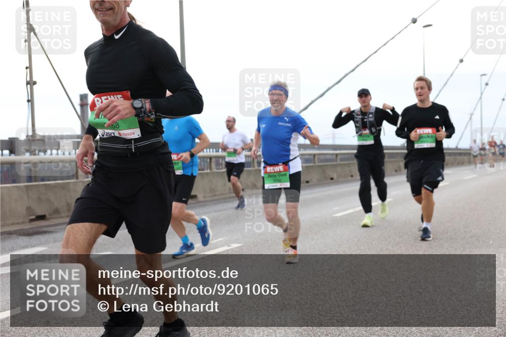 03.10.2025 - Köhlbrandbrückenlauf Lena Gebhardt http://msf.ph/oto/9201065 03.10.2025 15:43:17 Position 2 68 meine-sportfotos.de