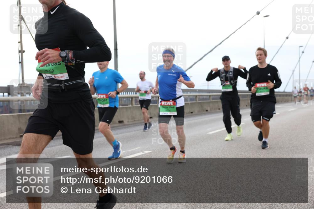 03.10.2025 - Köhlbrandbrückenlauf Lena Gebhardt http://msf.ph/oto/9201066 03.10.2025 15:43:17 Position 2 7168 meine-sportfotos.de