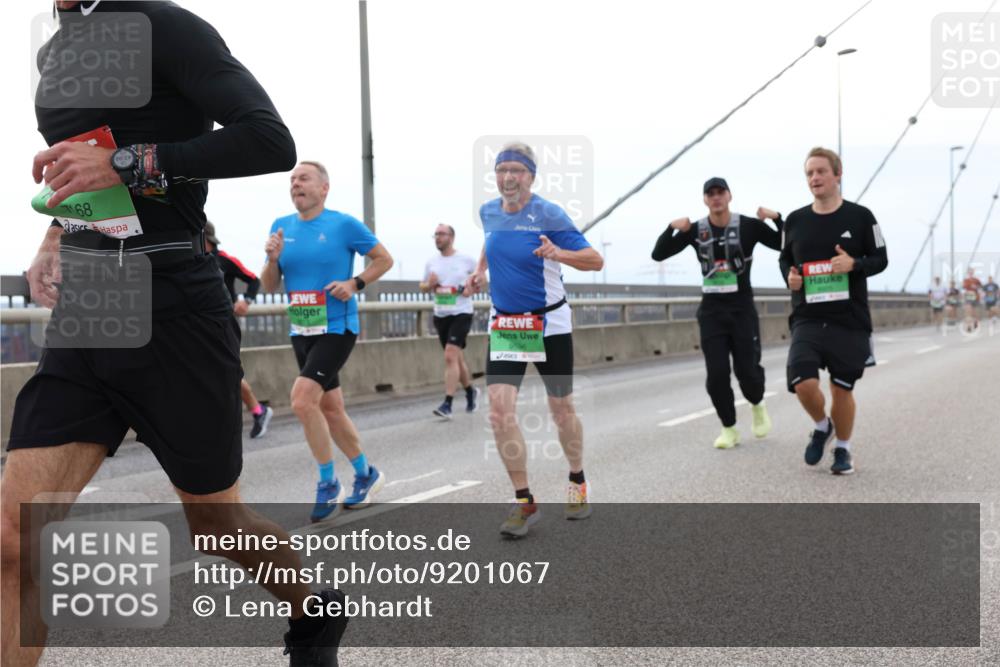 03.10.2025 - Köhlbrandbrückenlauf Lena Gebhardt http://msf.ph/oto/9201067 03.10.2025 15:43:17 Position 2 68 meine-sportfotos.de