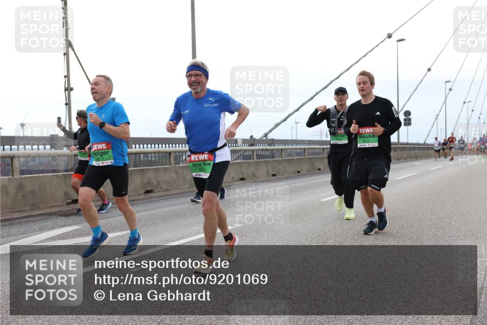 03.10.2025 - Köhlbrandbrückenlauf Lena Gebhardt http://msf.ph/oto/9201069 03.10.2025 15:43:17 Position 2 8813, 9596, 8925 meine-sportfotos.de