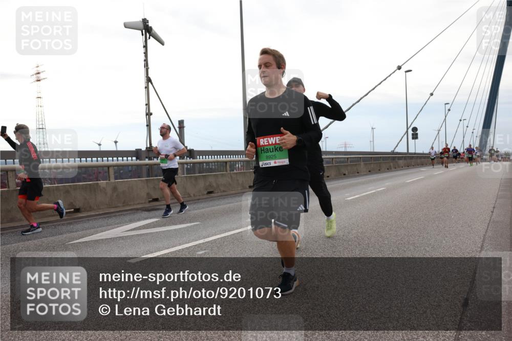 03.10.2025 - Köhlbrandbrückenlauf Lena Gebhardt http://msf.ph/oto/9201073 03.10.2025 15:43:18 Position 2 8925 meine-sportfotos.de