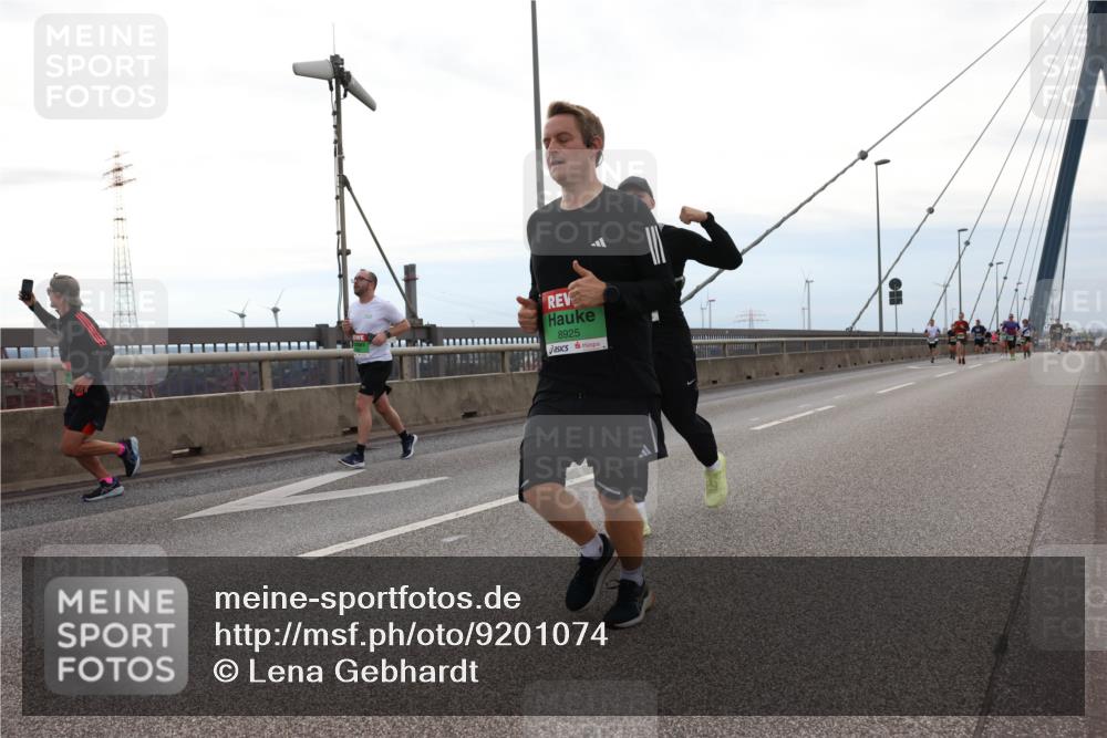 03.10.2025 - Köhlbrandbrückenlauf Lena Gebhardt http://msf.ph/oto/9201074 03.10.2025 15:43:18 Position 2 8925 meine-sportfotos.de