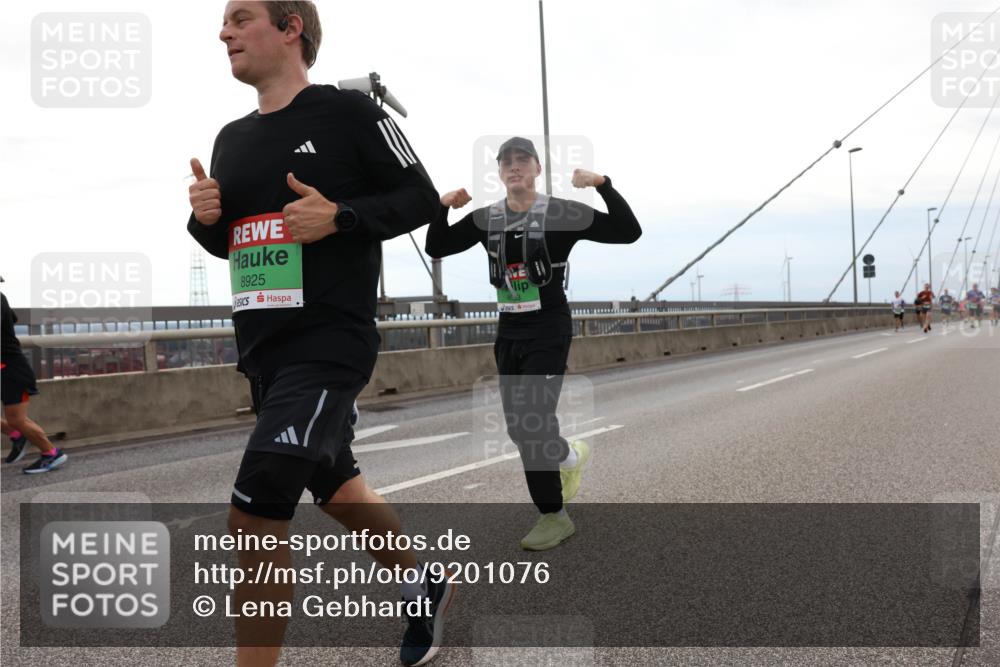 03.10.2025 - Köhlbrandbrückenlauf Lena Gebhardt http://msf.ph/oto/9201076 03.10.2025 15:43:19 Position 2 8925 meine-sportfotos.de