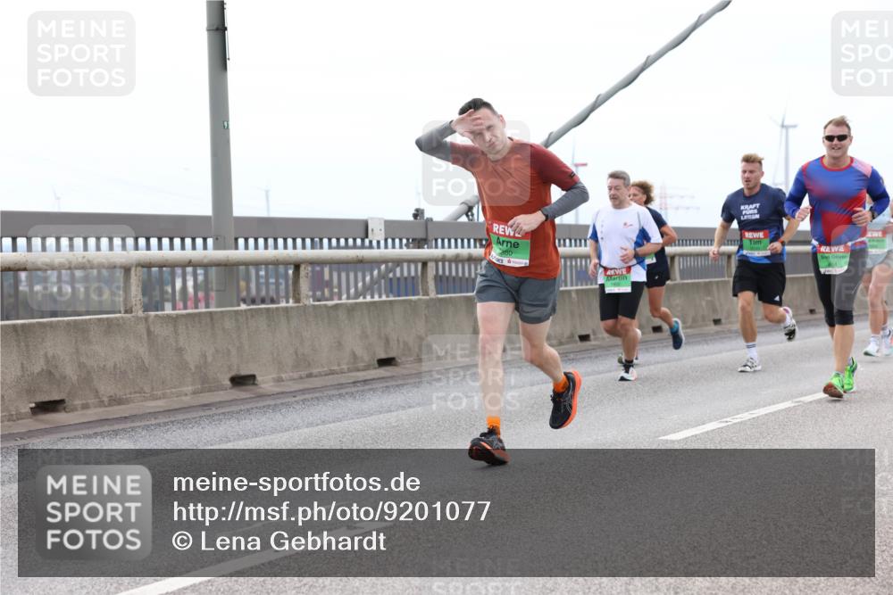 03.10.2025 - Köhlbrandbrückenlauf Lena Gebhardt http://msf.ph/oto/9201077 03.10.2025 15:43:26 Position 2 24 meine-sportfotos.de