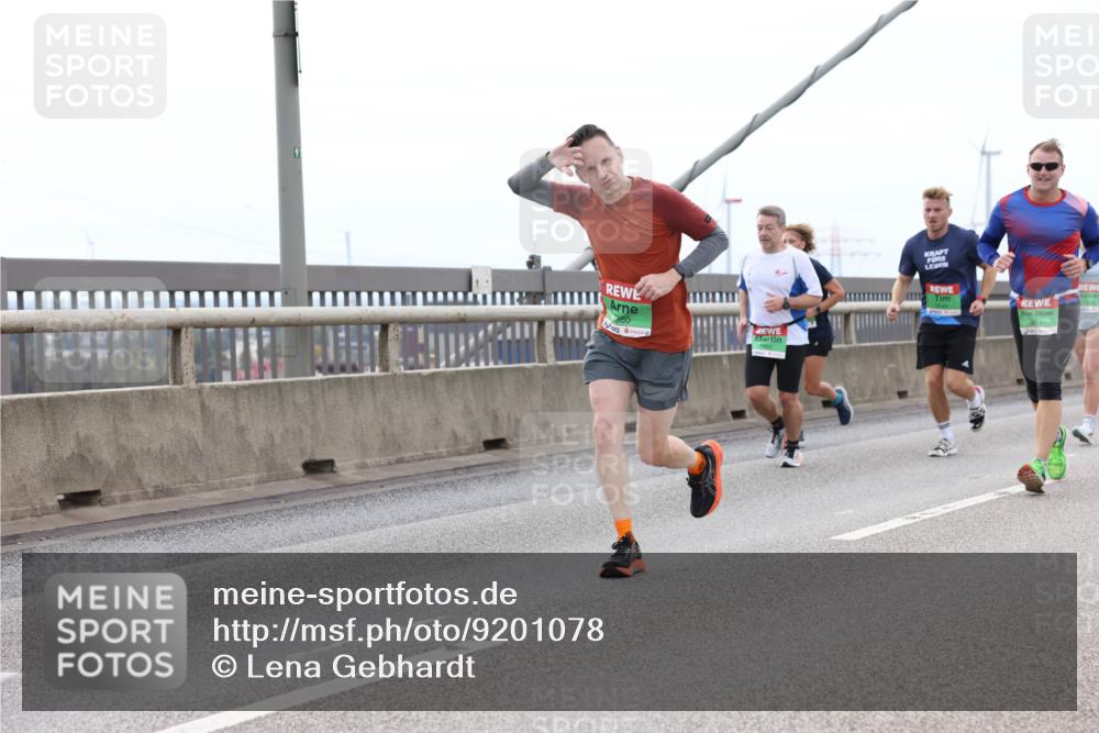 03.10.2025 - Köhlbrandbrückenlauf Lena Gebhardt http://msf.ph/oto/9201078 03.10.2025 15:43:26 Position 2 980 meine-sportfotos.de