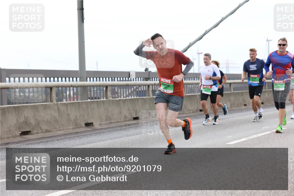 03.10.2025 - Köhlbrandbrückenlauf Lena Gebhardt http://msf.ph/oto/9201079 03.10.2025 15:43:26 Position 2 91, 80 meine-sportfotos.de