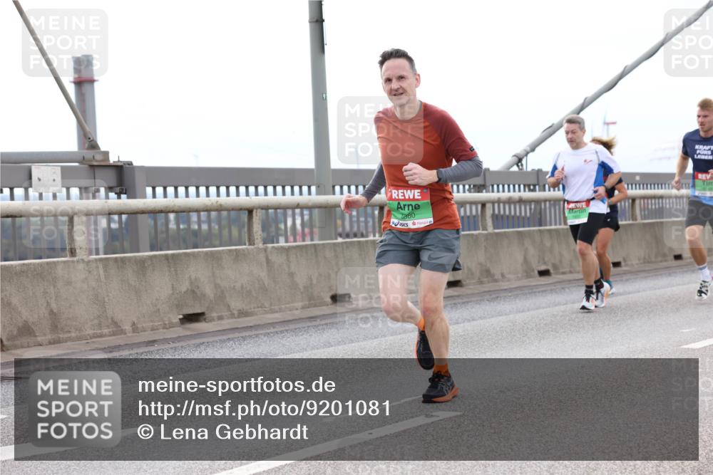 03.10.2025 - Köhlbrandbrückenlauf Lena Gebhardt http://msf.ph/oto/9201081 03.10.2025 15:43:26 Position 2 8880, 239 meine-sportfotos.de