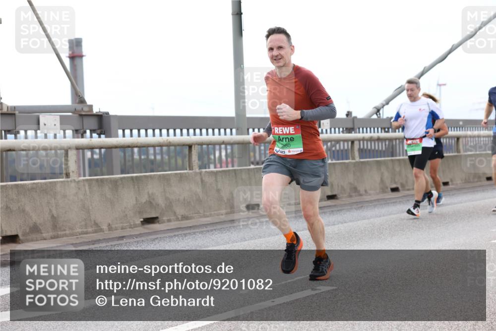 03.10.2025 - Köhlbrandbrückenlauf Lena Gebhardt http://msf.ph/oto/9201082 03.10.2025 15:43:26 Position 2 880 meine-sportfotos.de