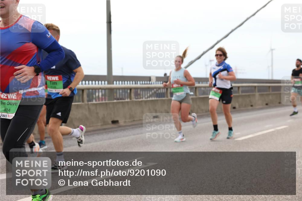 03.10.2025 - Köhlbrandbrückenlauf Lena Gebhardt http://msf.ph/oto/9201090 03.10.2025 15:43:28 Position 2 824, 3149 meine-sportfotos.de