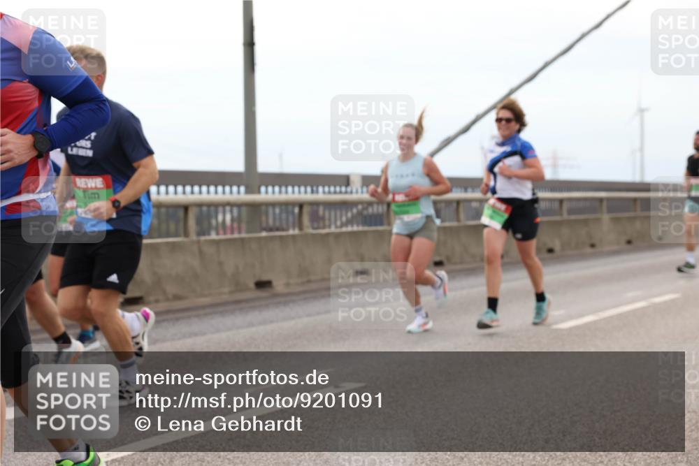 03.10.2025 - Köhlbrandbrückenlauf Lena Gebhardt http://msf.ph/oto/9201091 03.10.2025 15:43:28 Position 2  meine-sportfotos.de