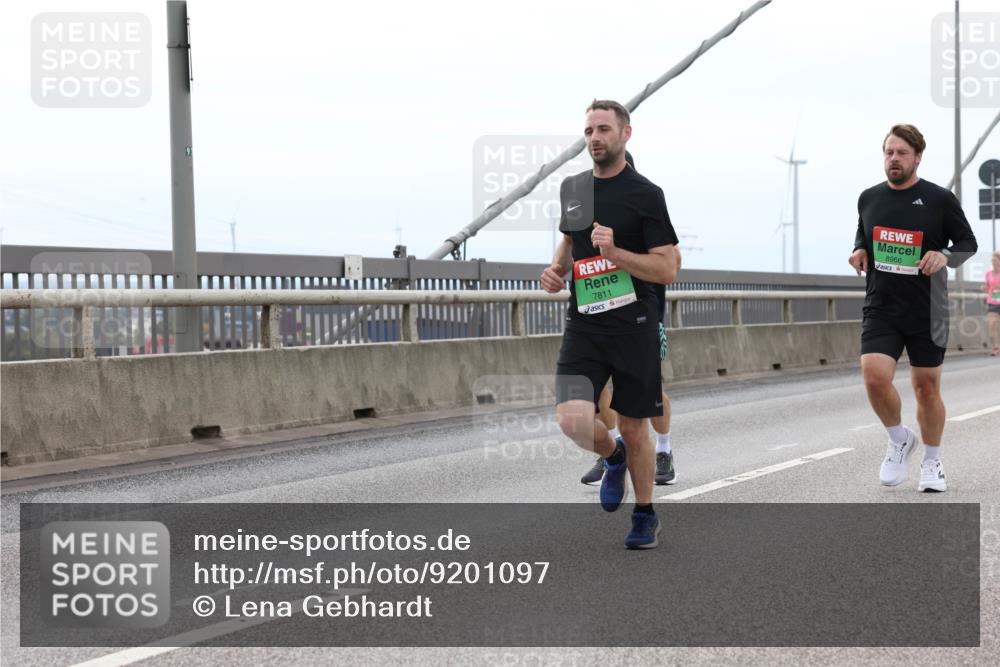 03.10.2025 - Köhlbrandbrückenlauf Lena Gebhardt http://msf.ph/oto/9201097 03.10.2025 15:43:30 Position 2 7811, 8966 meine-sportfotos.de