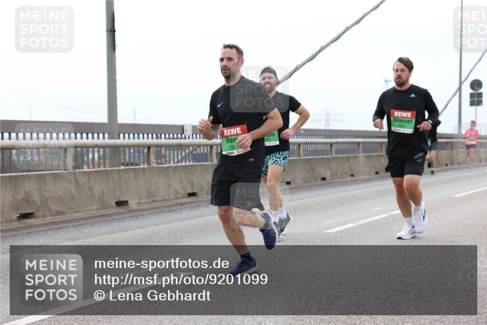 03.10.2025 - Köhlbrandbrückenlauf Lena Gebhardt http://msf.ph/oto/9201099 03.10.2025 15:43:31 Position 2 7817, 451, 8966 meine-sportfotos.de