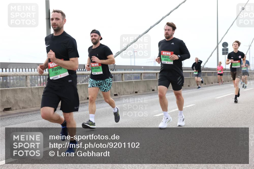 03.10.2025 - Köhlbrandbrückenlauf Lena Gebhardt http://msf.ph/oto/9201102 03.10.2025 15:43:31 Position 2 7811, 7451, 8966 meine-sportfotos.de