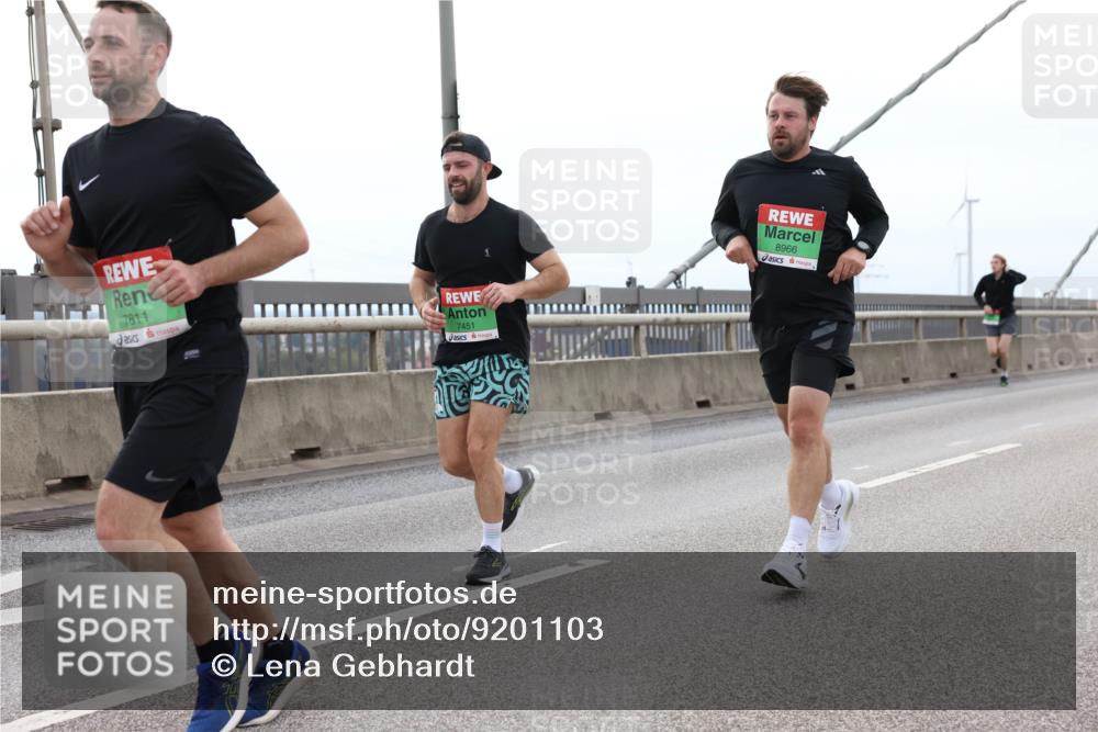 03.10.2025 - Köhlbrandbrückenlauf Lena Gebhardt http://msf.ph/oto/9201103 03.10.2025 15:43:31 Position 2 7811, 7451, 8966 meine-sportfotos.de