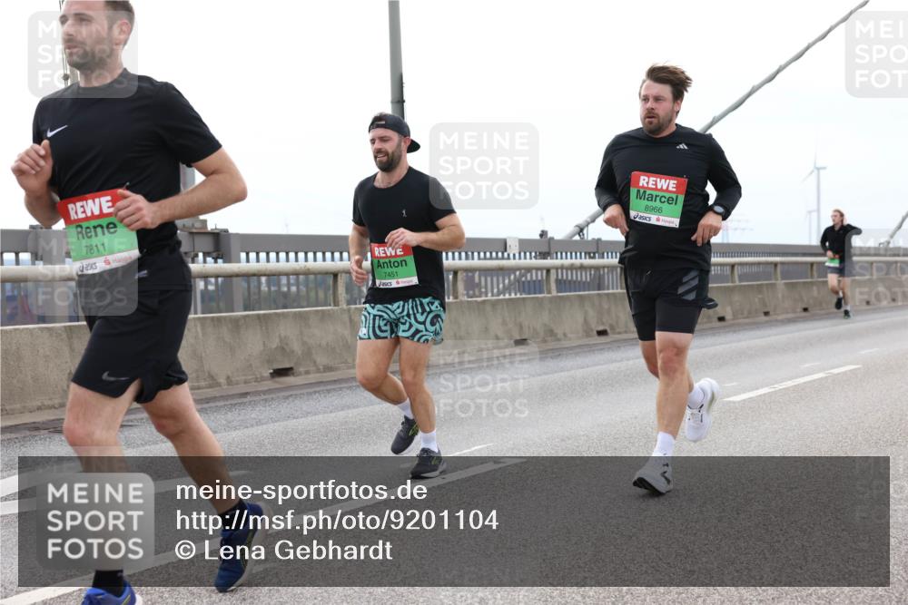 03.10.2025 - Köhlbrandbrückenlauf Lena Gebhardt http://msf.ph/oto/9201104 03.10.2025 15:43:31 Position 2 7811, 7451, 8966 meine-sportfotos.de